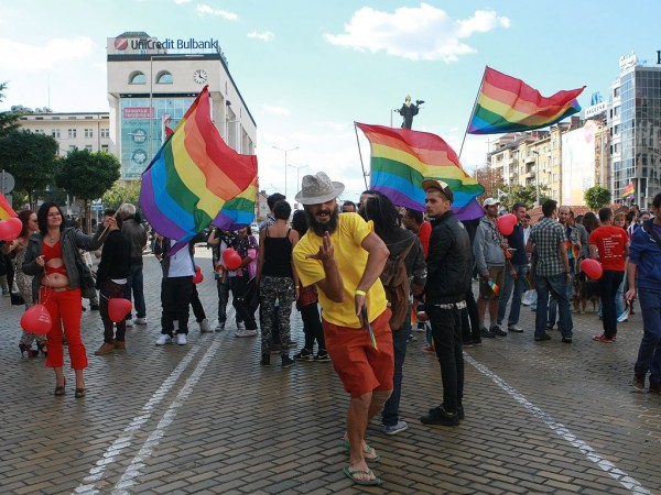 На гей-параде в Киеве полицейскому перебили артерию ножом