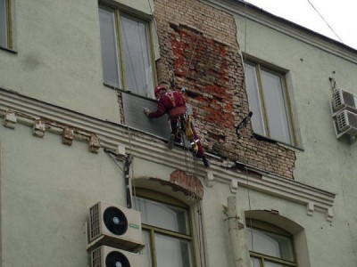 В Нижнем Новгороде обвалившийся фасад дома убил пенсионерку