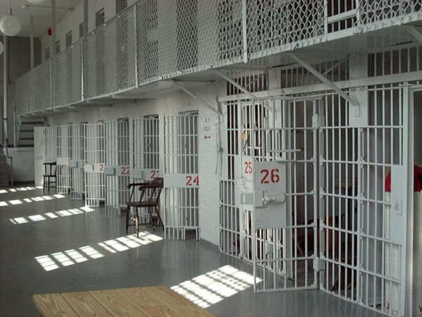 В США несовершеннолетняя заключенная рассказала о пытках в колонии