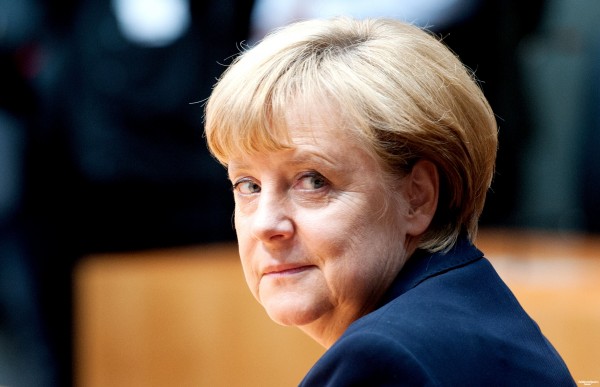 Меркель довела до слез школьницу из Палестины