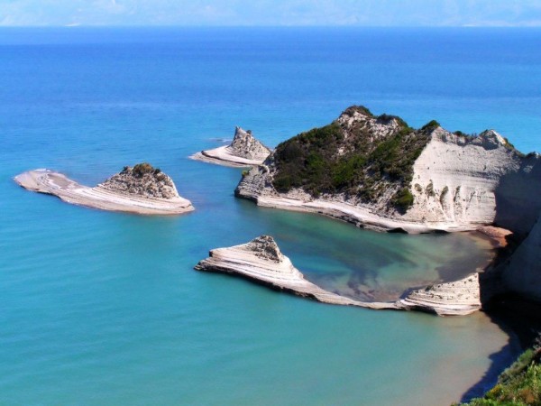 Миллиардеры Уоррен Баффет и Алессандро Прото купили остров в Греции