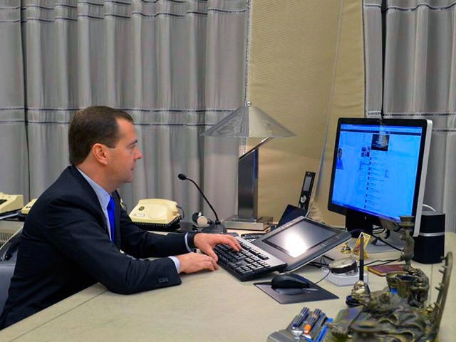 Медведев поблагодарил 4 миллиона своих подписчиков в Twitter