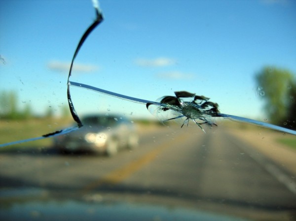 Как отремонтировать стекло в автомобиле своими руками