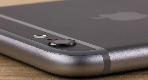 Apple бесплатно меняет бракованные камеры в iPhone 6 Plus