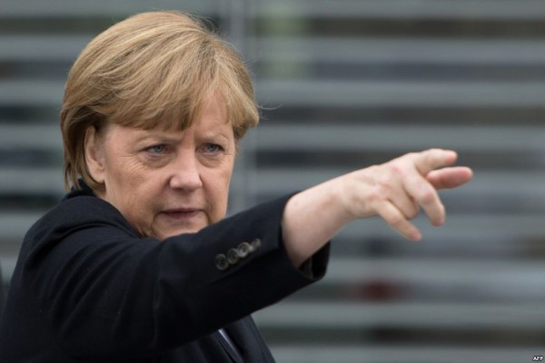 Меркель освистали в центре для беженцев