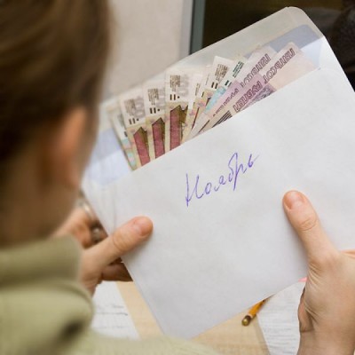 Средняя зарплата чиновников в России составила 96,5 тыс. рублей