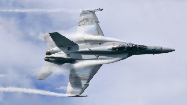 В Калифорнии разбился американский истребитель F-18