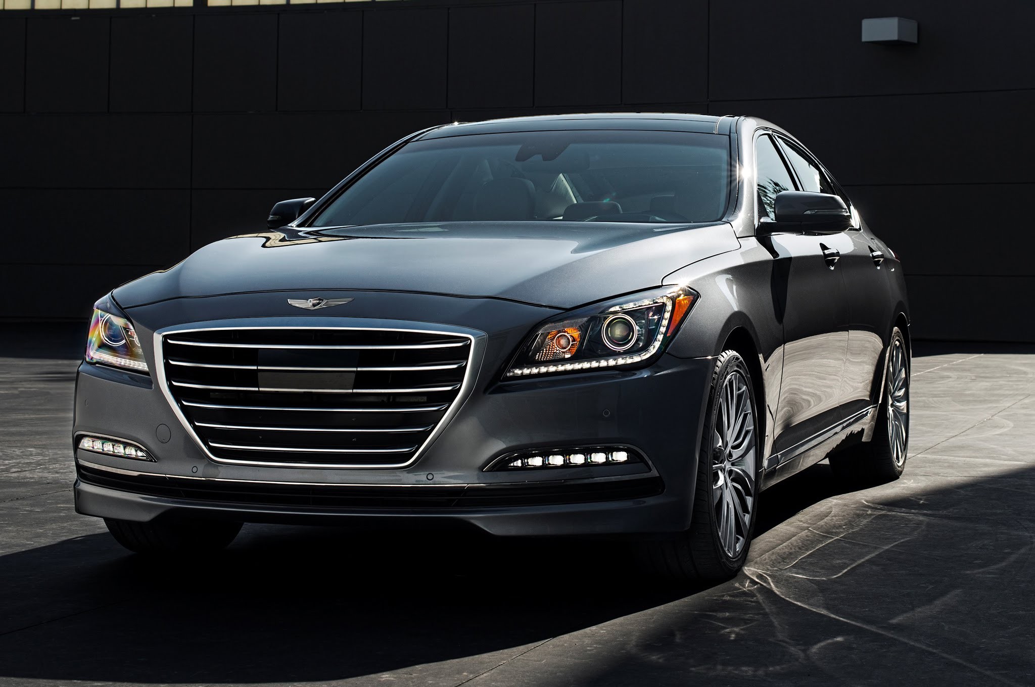 Hyundai презентовал обновленную модель Genesis 2016