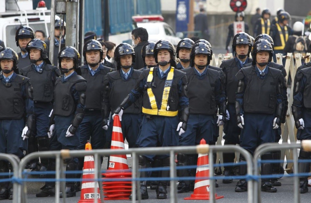 В Японии у посольства Турции произошла стычка между турками и курдами
