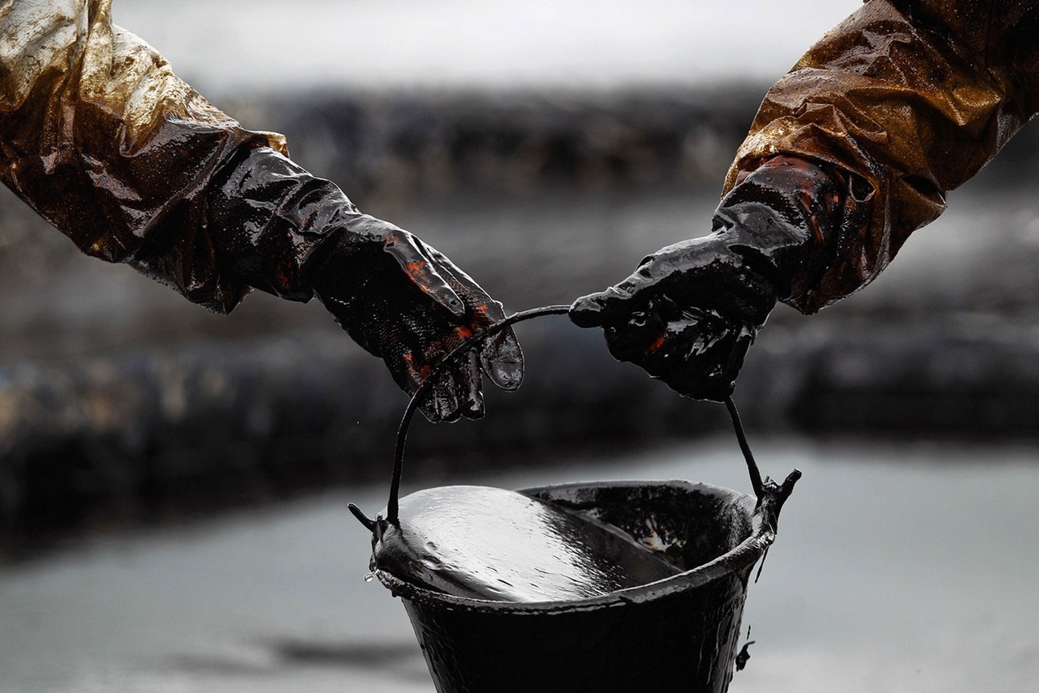 Стоимость нефти на интернациональной бирже падает до $46,79 за баррель