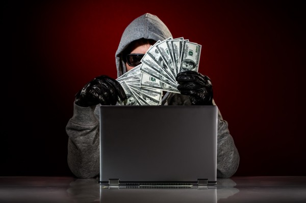 Хакеры похитили 30 млн долларов со счетов банка в Британии
