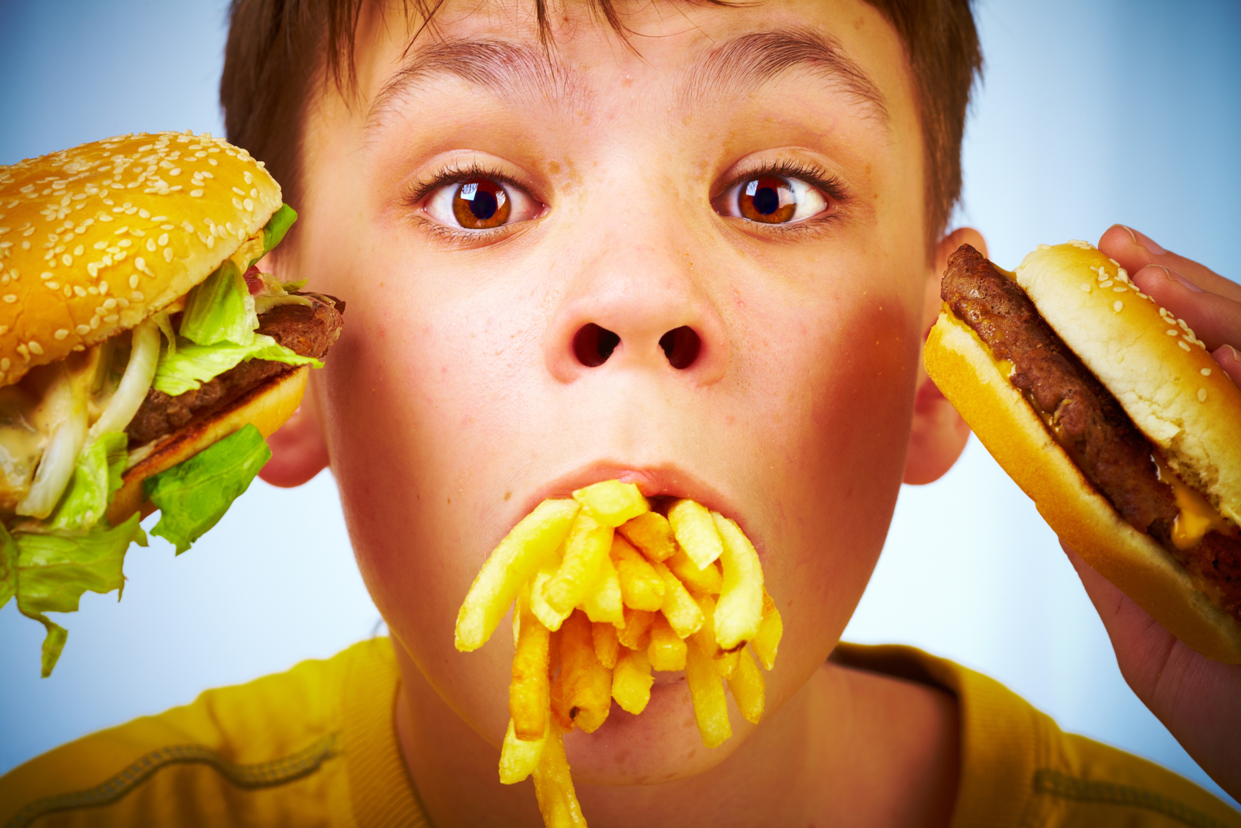Ученые определили какая еда наиболее вредна для детей