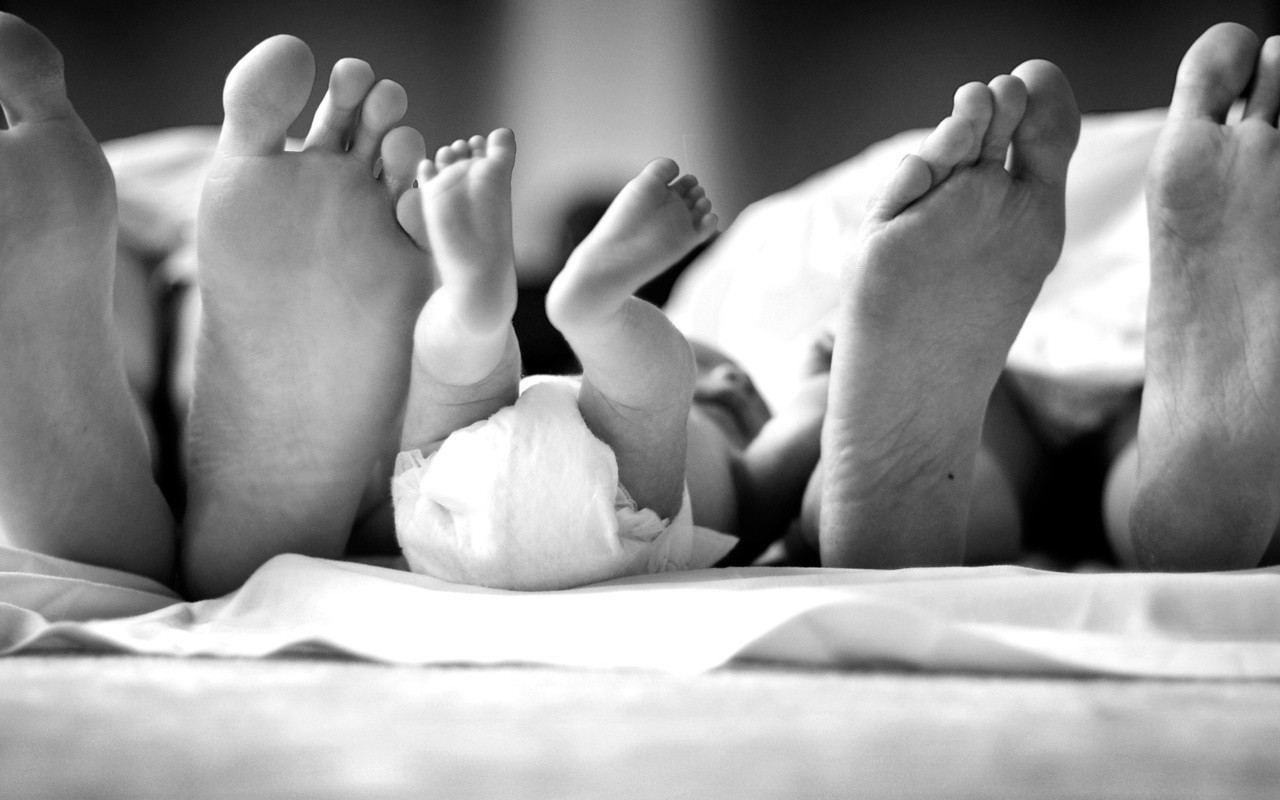 Рождение ребенка негативно сказывается на отношениях пары — Ученые