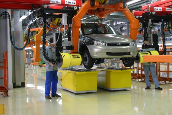 «АвтоВАЗ» стал лидером по повышению цен в 2015 году