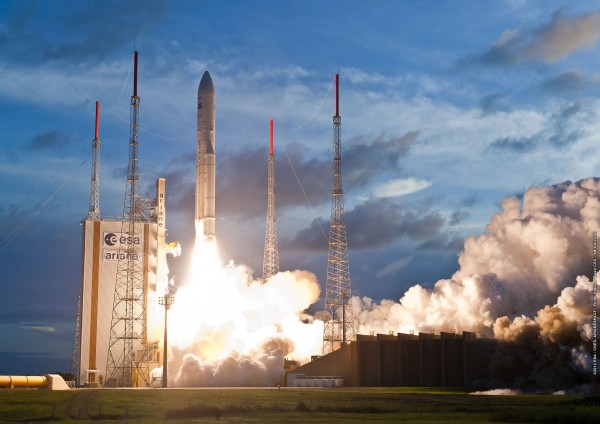 Ракета  Ariane 5 вывела два спутника на промежуточную орбиту