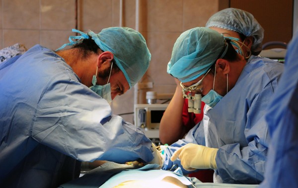 Российские трансплантологи впервые пересадили пациенту новые ткани лица