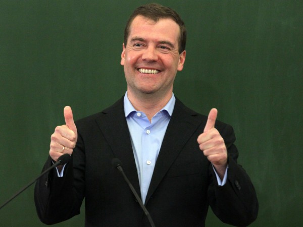 Медведев обещает в ближайшее время ввести компенсации льготникам по взносам на капремонт