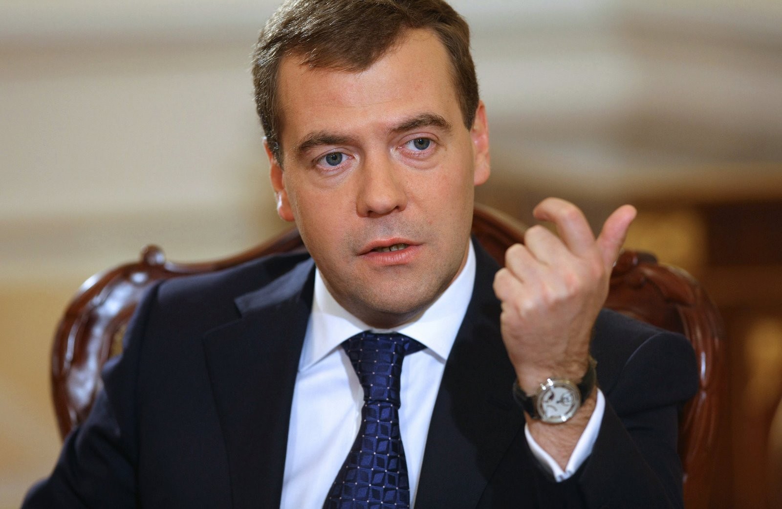 Медведев предложил создать правила поведения в интернете