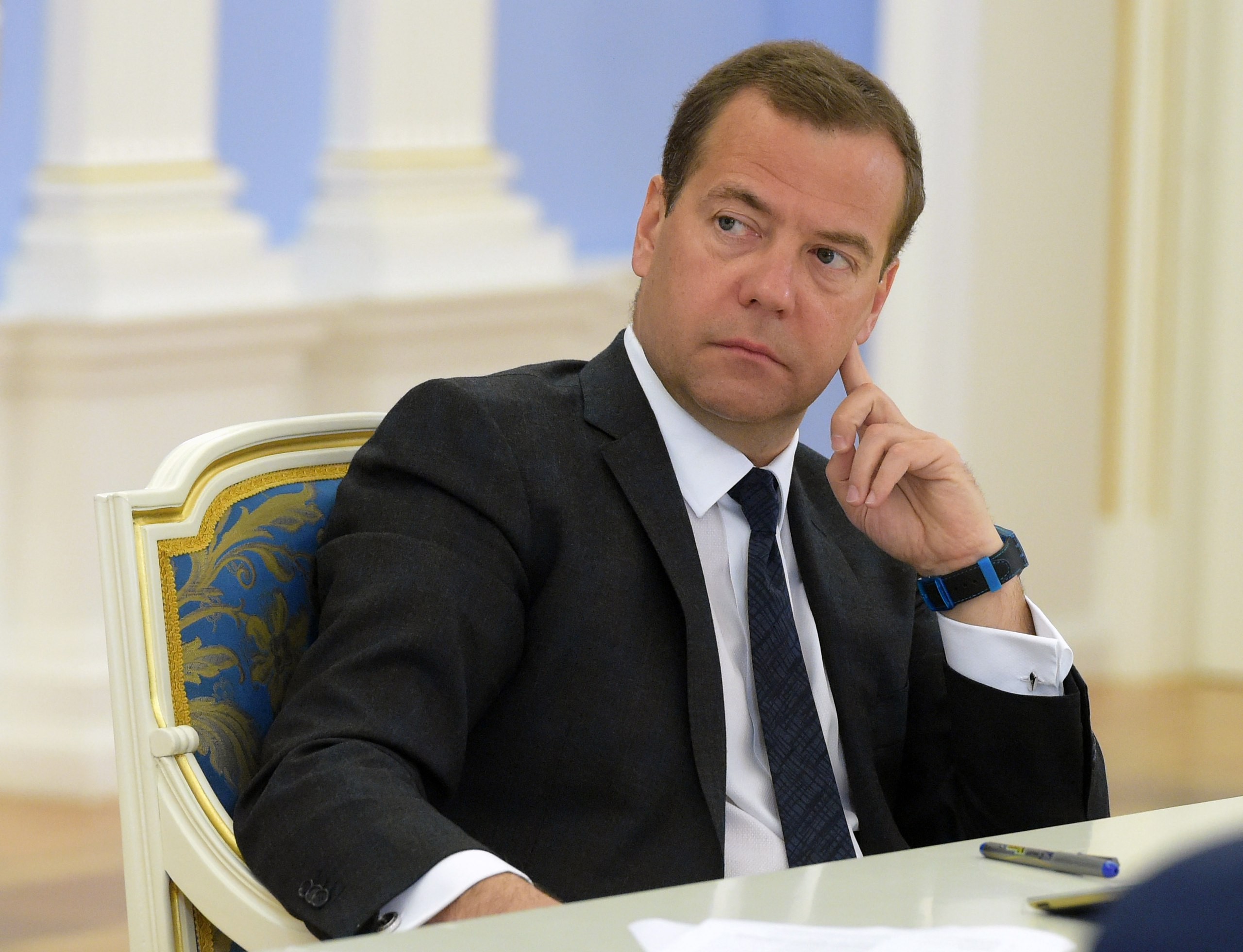 Медведев допустил возможность разрыва дипотношений с Украиной