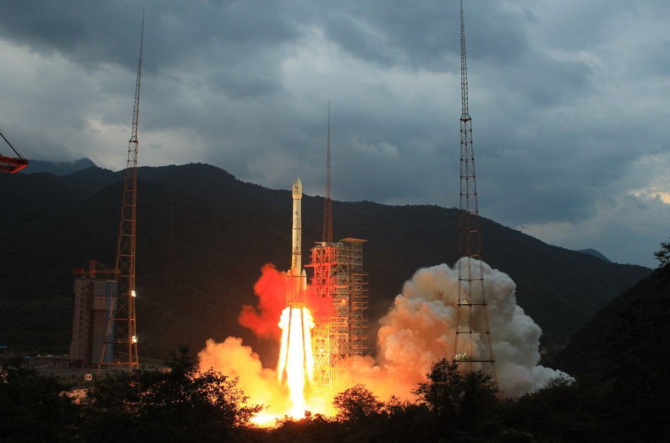 Китай запустил в космос спутник-телескоп для исследования тёмной материи