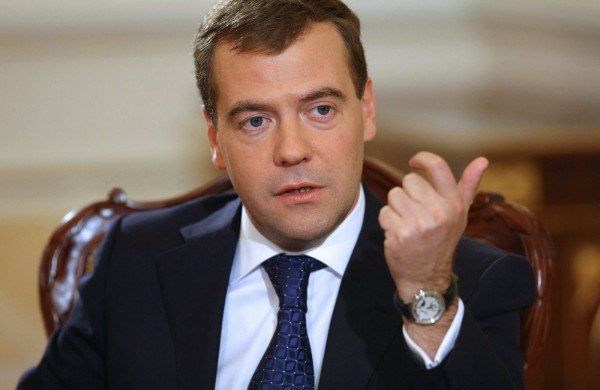 Премьер Медведев обещает кардинально решить проблему энергоснабжения Крыма