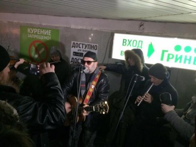 Борис Гребенщиков спел в подземном переходе Екатеринбурга