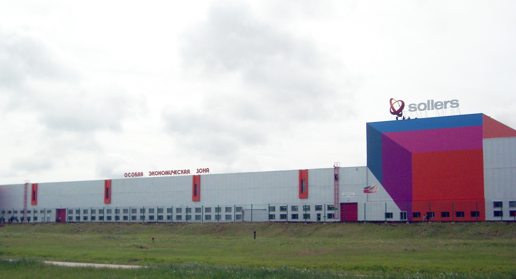 Завод во Владивостоке Sollers снизил производство машин в два раза в 2015 году