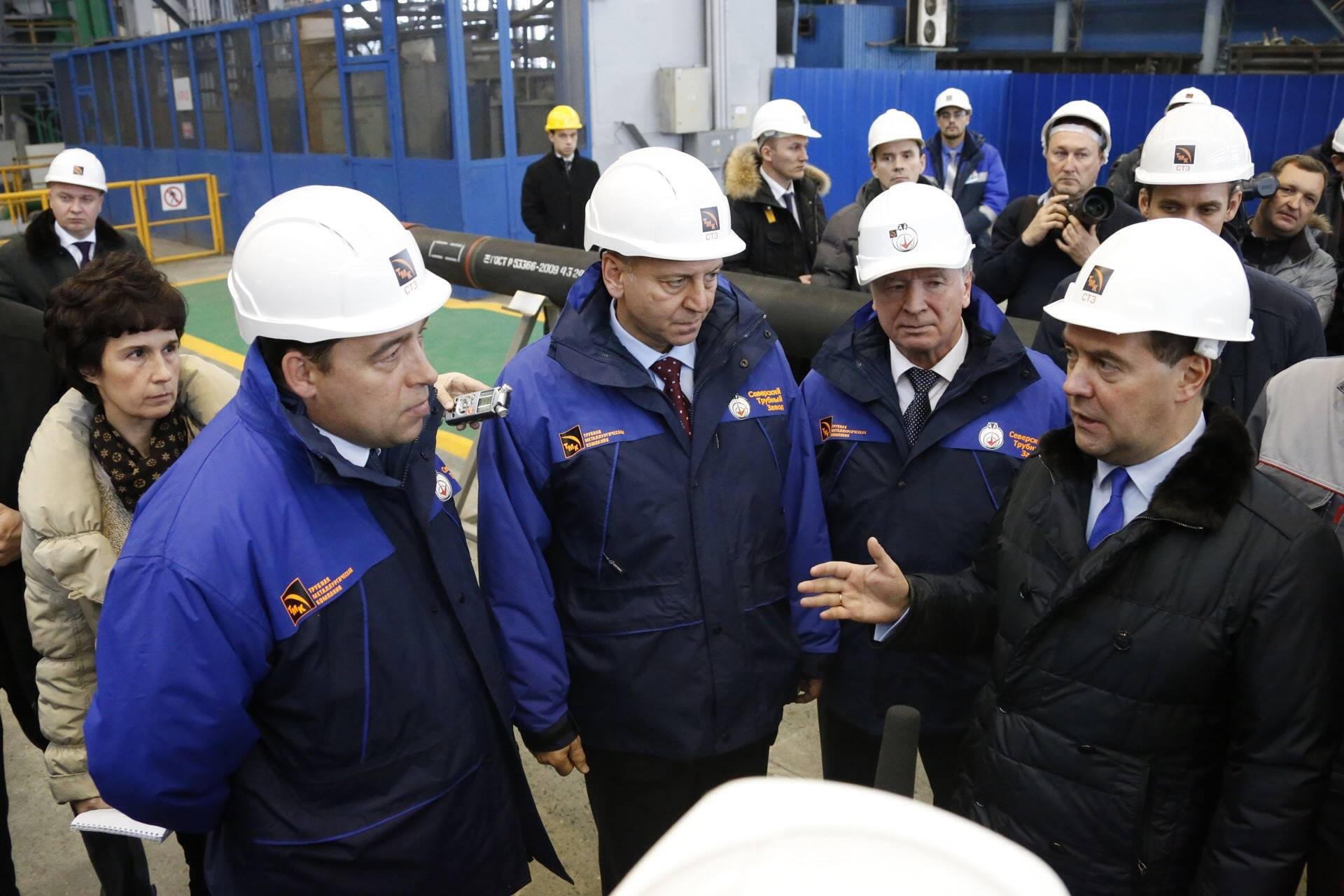 Дмитрий Медведев посетит АвтоВАЗ для оценки ситуации в автопроме