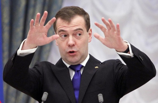 Медведев: Низкая стоимость нефти заставляет предпринимателей работать
