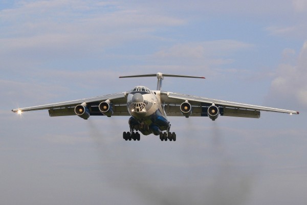 В Норильске грузовой самолет Ил-76 совершил аварийную посадку