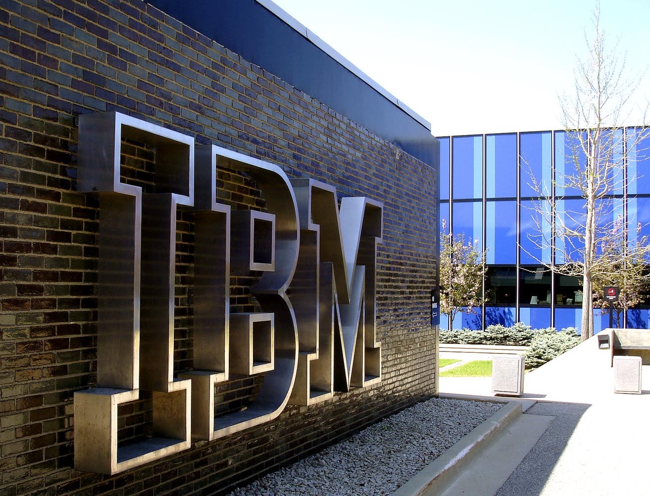 IBM Сокращение коснется 111 тысяч сотрудников в США