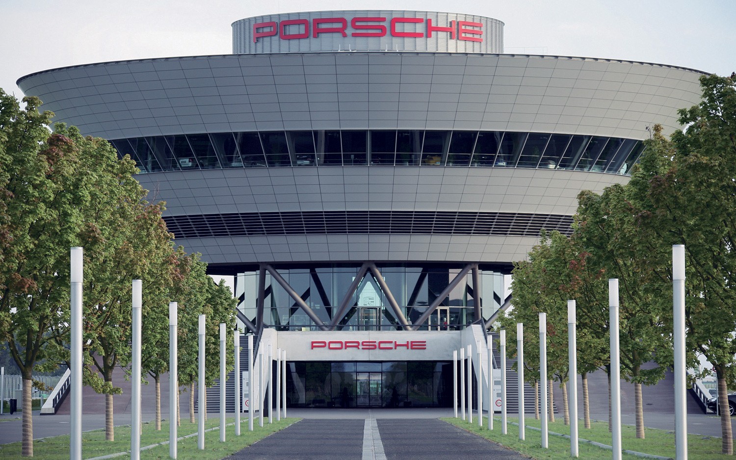 Porsche подарит по 9 тысяч евро всем своим сотрудникам