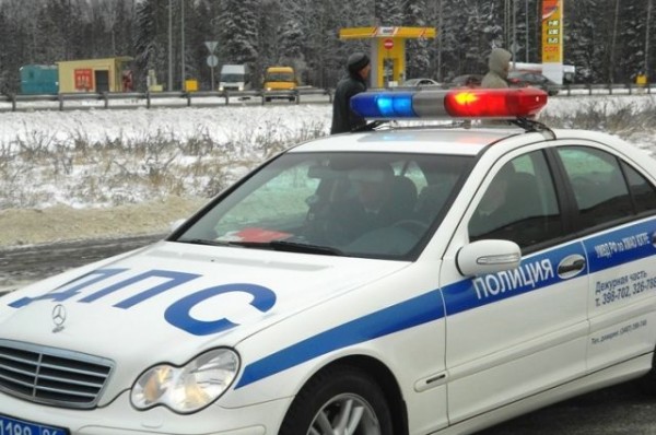 В Петербурге сотрудник ГИБДД во время погони за нарушителем сбил пенсионерку