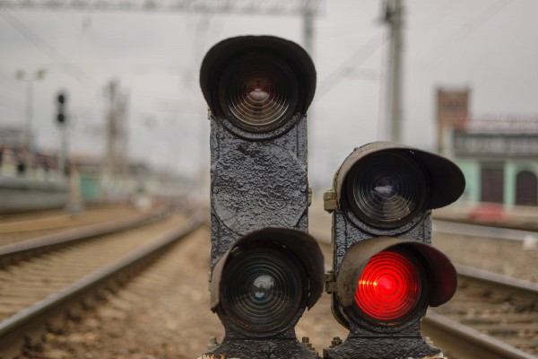 Под Волгоградом 9-летняя девочка из семьи цыган попала под поезд