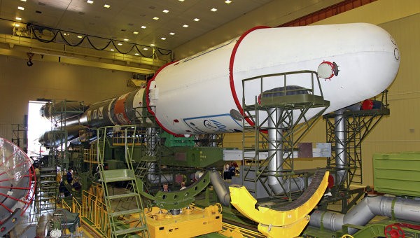 Специалисты приступили к сборке головной части ракеты-носителя Союз-2.1а