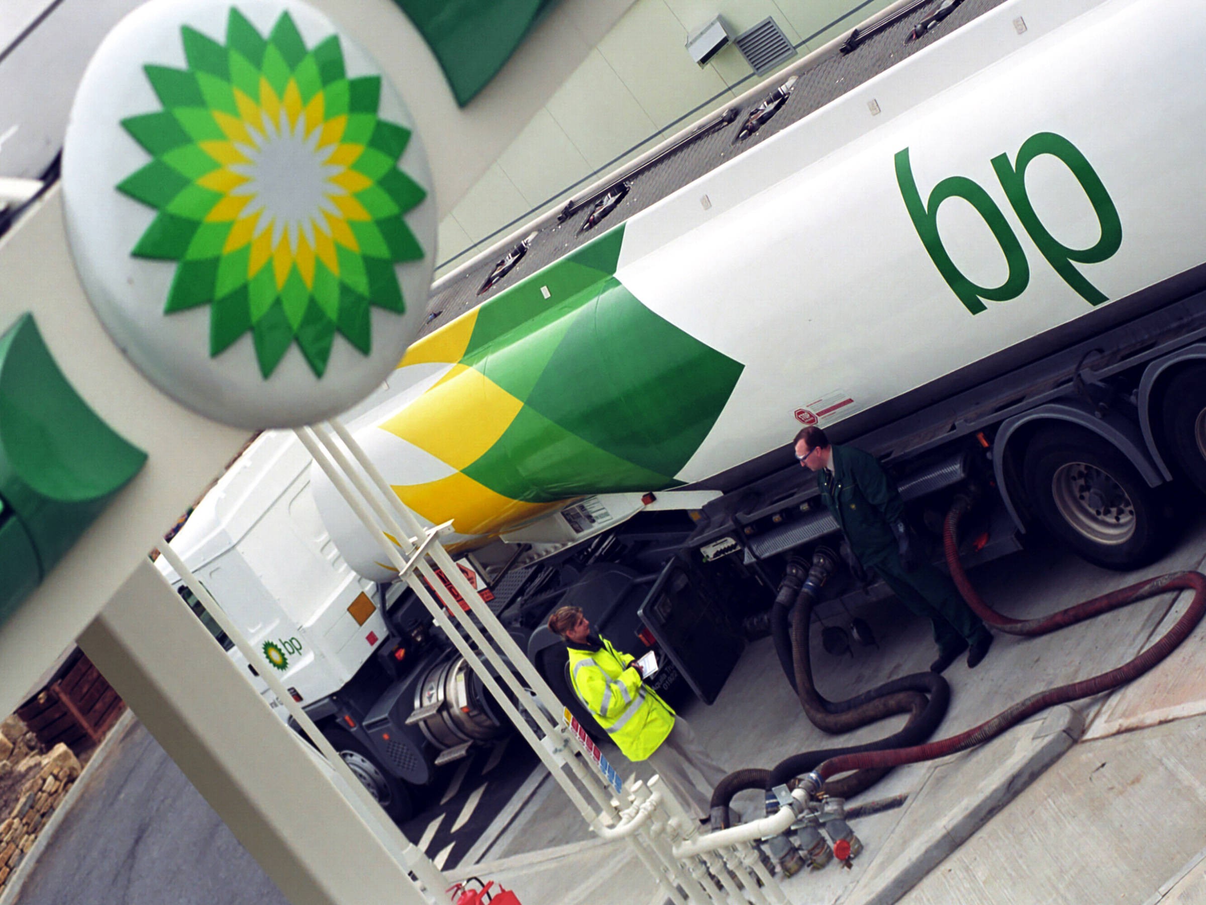 Акционеры BP выступили против повышения зарплаты гендиректору