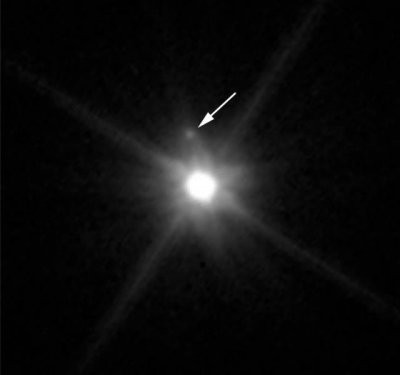Телескопу Hubble удалось обнаружить луну у карликовой планеты Макемаке