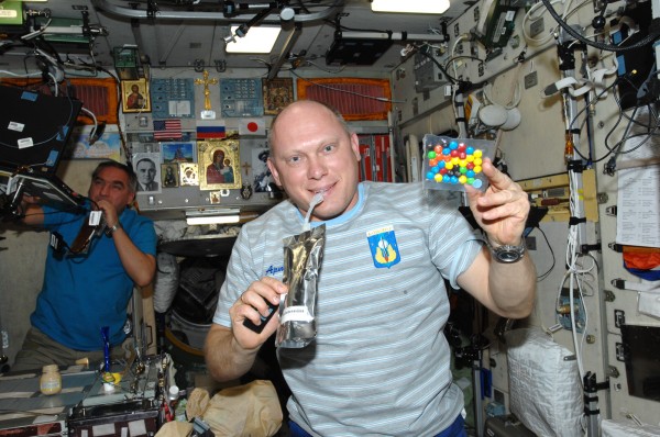Российский творог заменяет астронавтам на орбите валюту