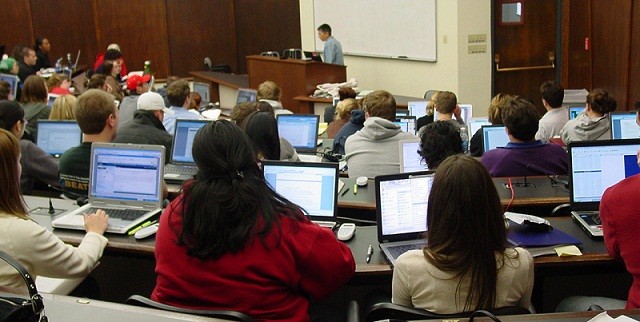 Ученые Ноутбуки и ПК повышают успеваемость школьников и студентов