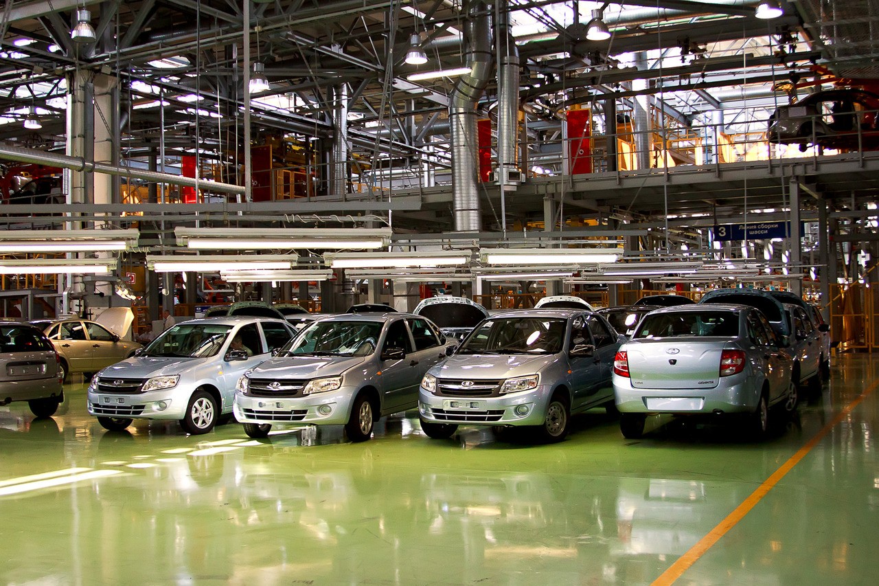 В России впервые за 1,5 года выросли продажи АвтоВаза