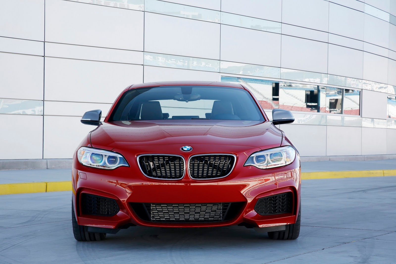 BMW этим летом выпустит новые автомобили M140i и M240i