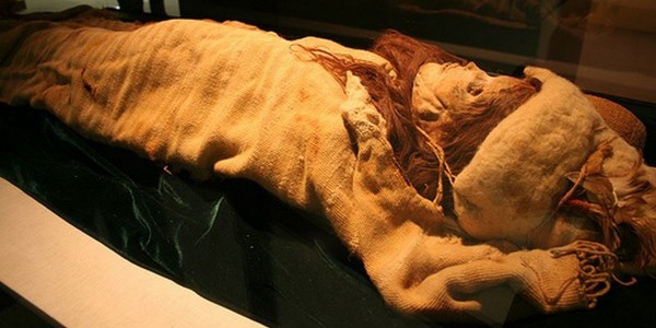 Тысячелетние мумии женщины и двух детей обнаружили в Чили