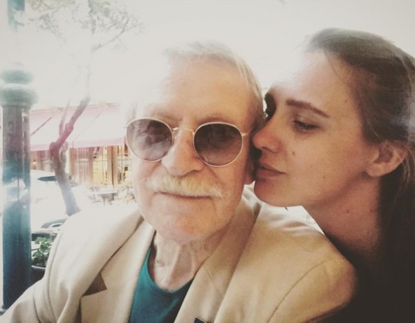 Молодая жена Ивана Краско развлекается в Греции вместе с 85-летним супругом