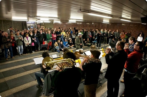 В московском метро разрешили выступления 30 музыкальным коллективам