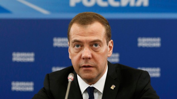 Медведев призвал единороссов говорить людям только правду