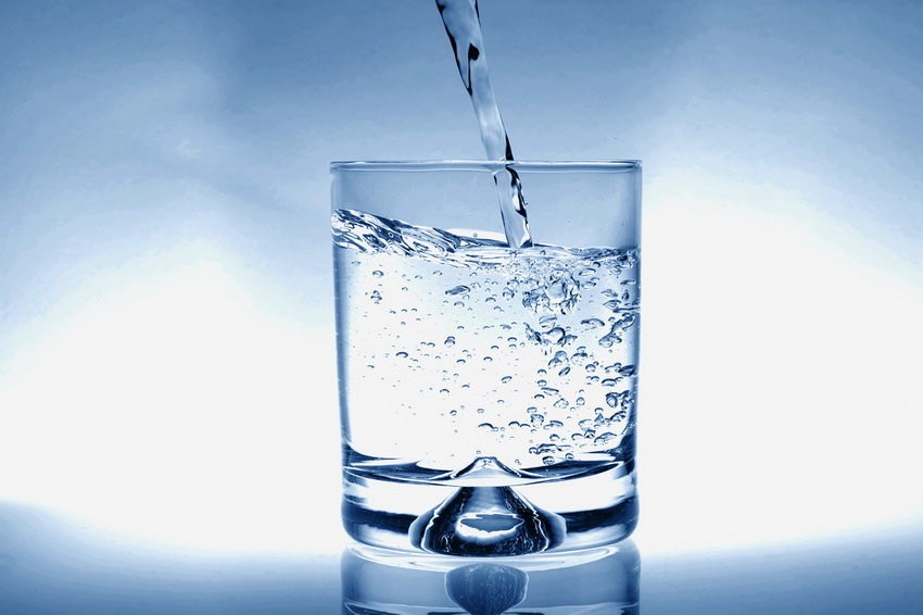 Вода вместо лимонада несомненно поможет сохранить идеальное тело — Ученые