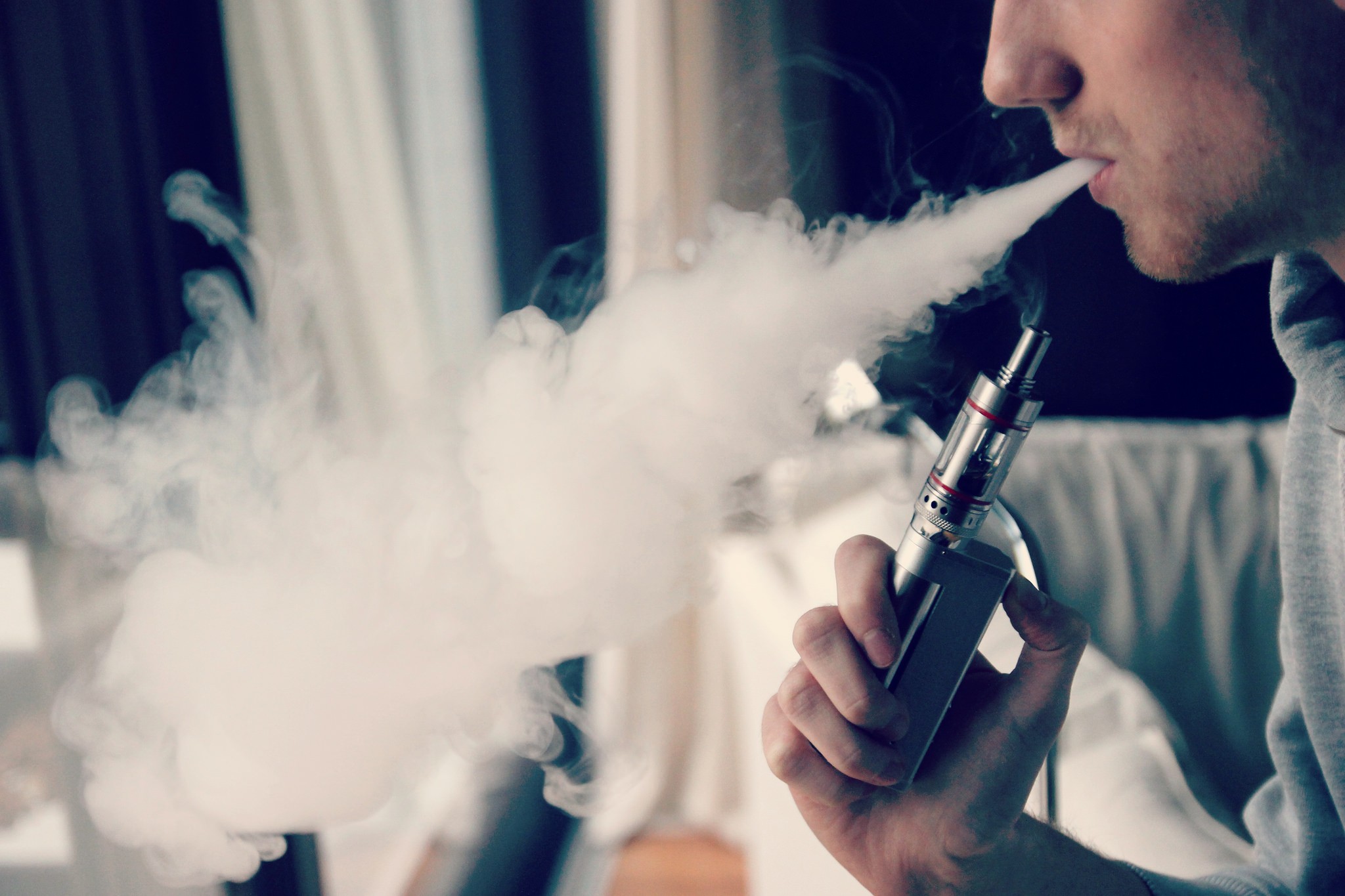 Ученые: электронные сигареты смертельно небезопасны для человека