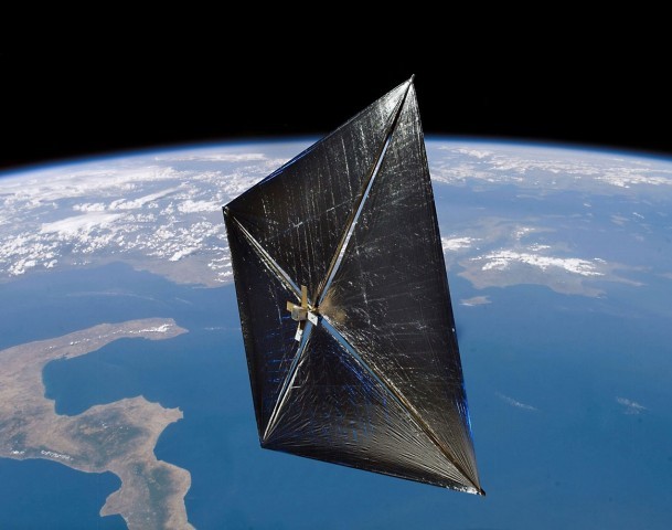 Ученые из Самары испытывают в околоземном пространстве солнечные батареи