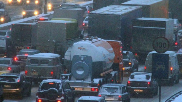 В Москве на МКАД из-за ливня образовалась 26-километровая пробка
