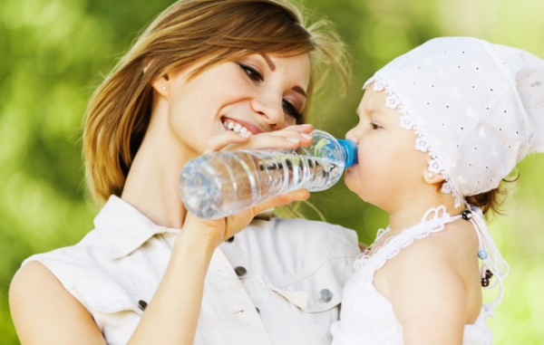 «Росконтроль» обнаружил в детской воде ртуть и хлороформ